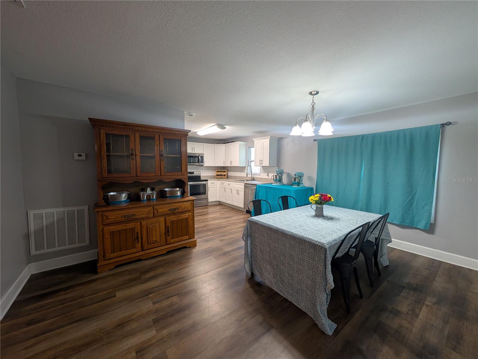 Image 23 of 64 For 739 Center Street