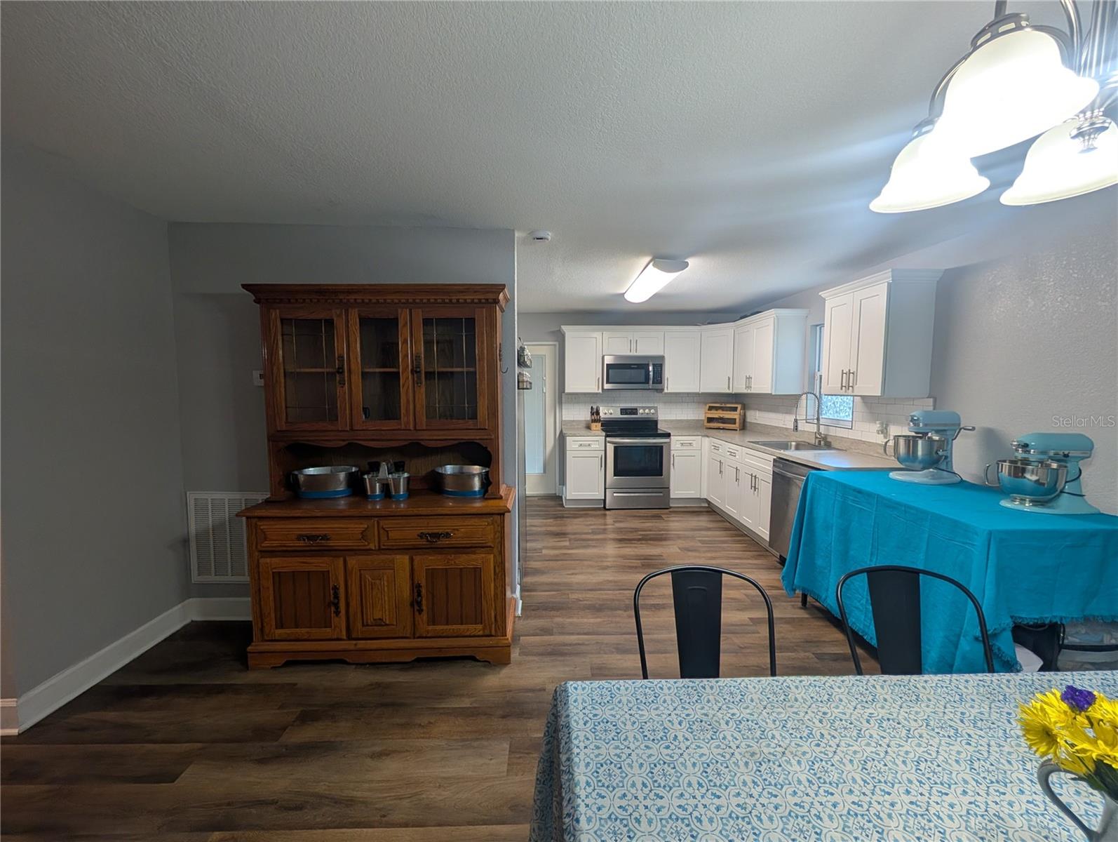 Image 24 of 64 For 739 Center Street