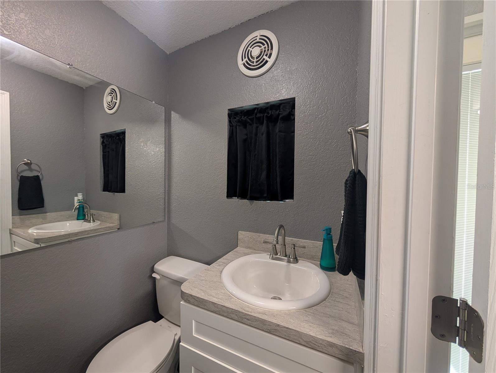 Image 27 of 64 For 739 Center Street