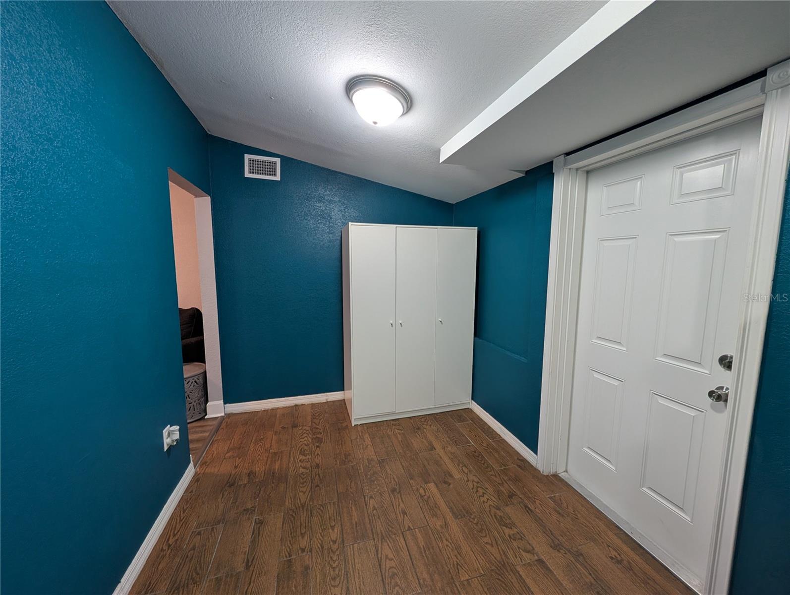 Image 35 of 64 For 739 Center Street