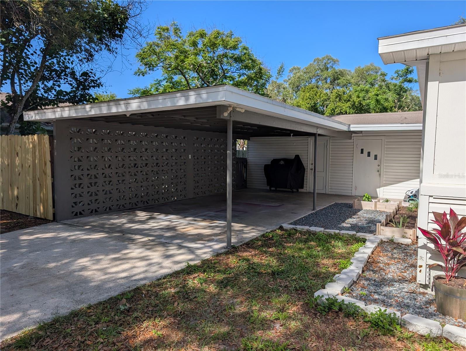 Image 8 of 64 For 739 Center Street