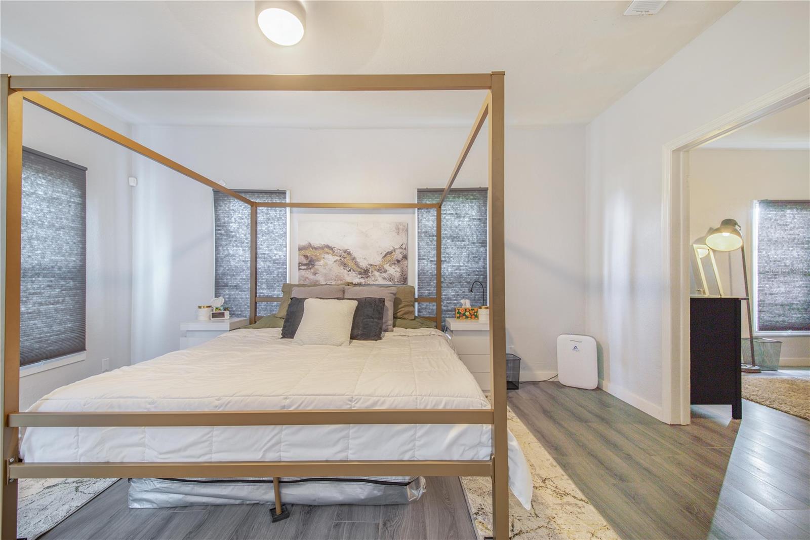 Image 21 of 38 For 1124 Avenue F