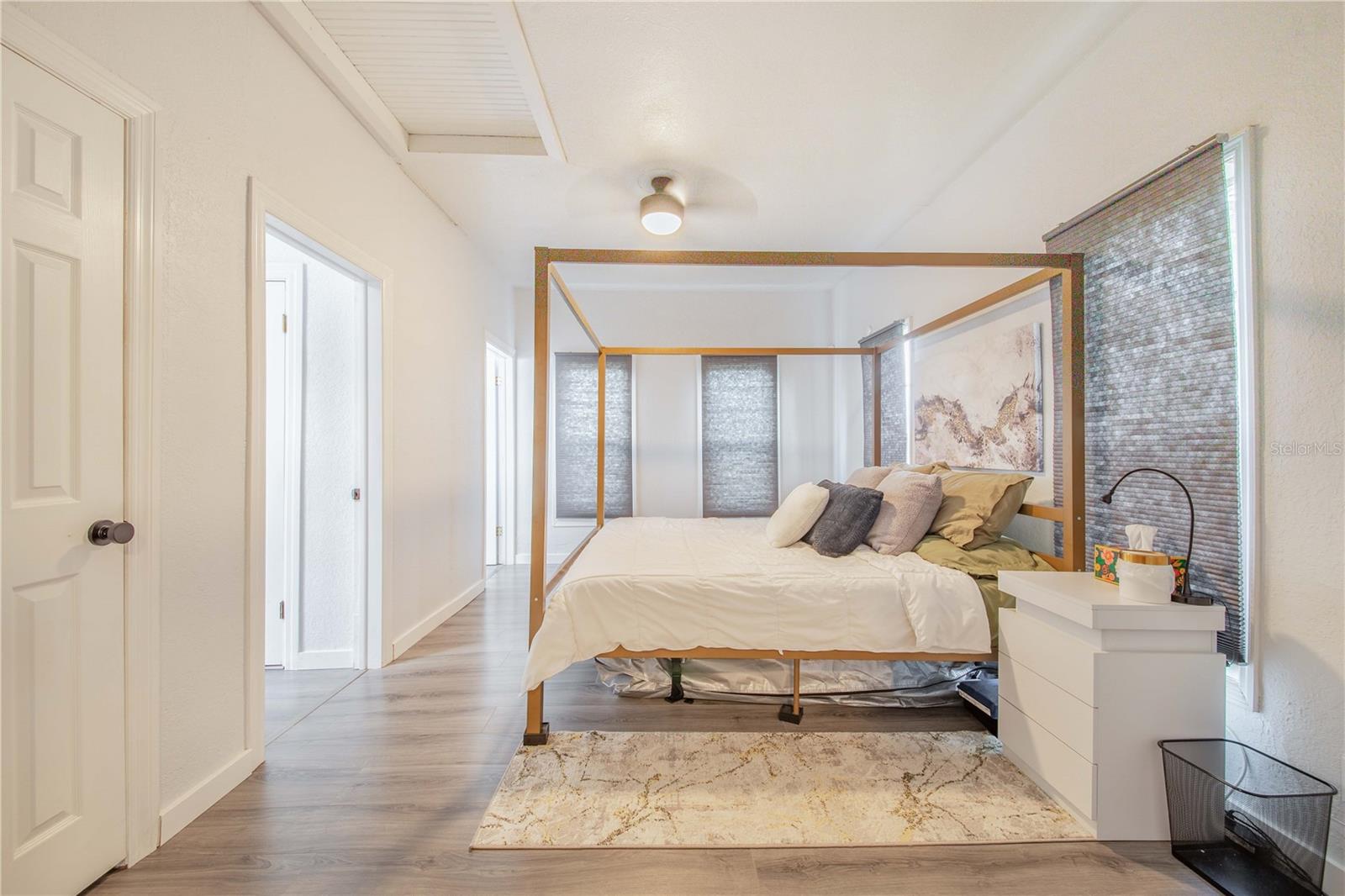 Image 22 of 38 For 1124 Avenue F