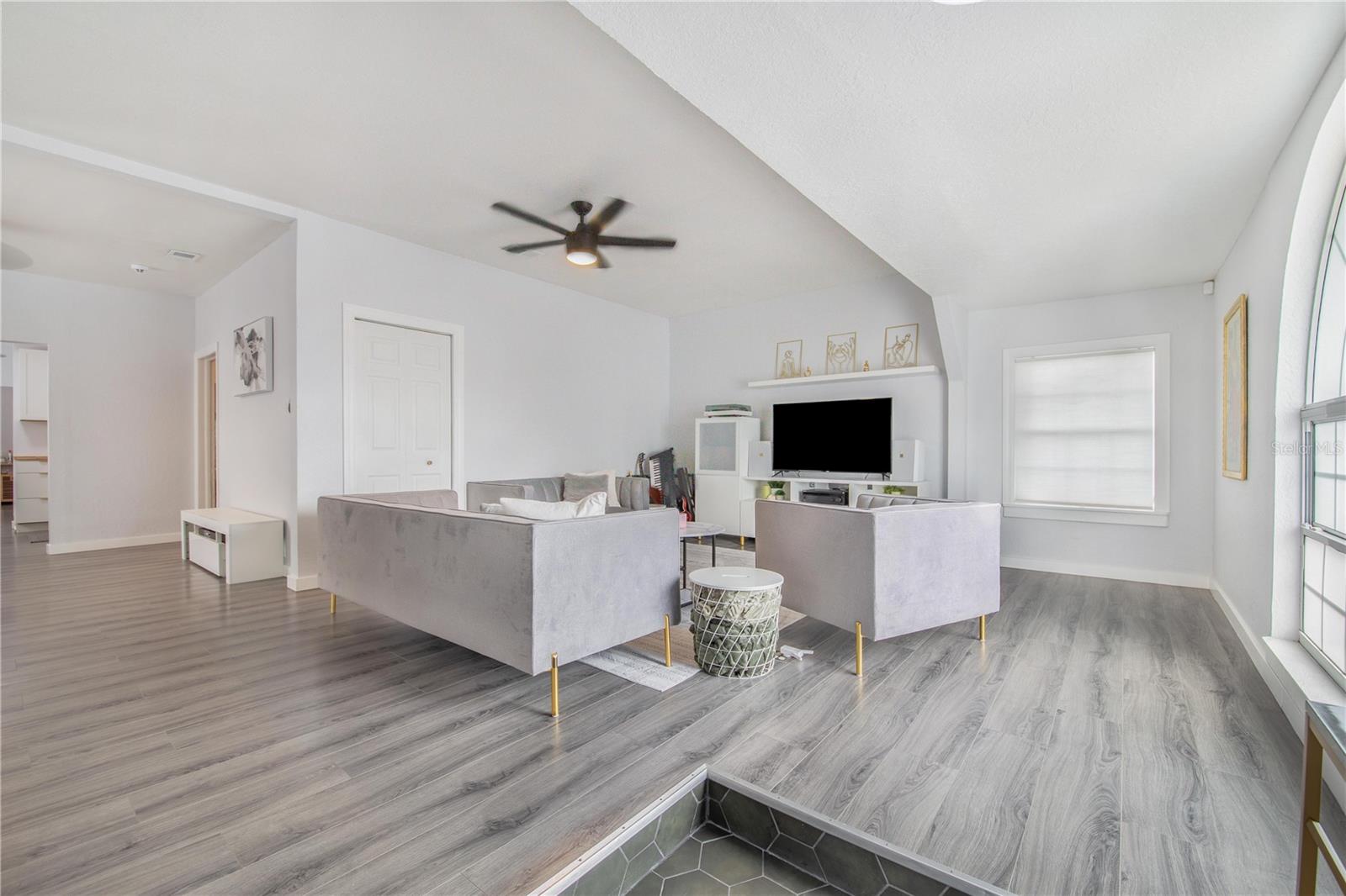 Image 8 of 38 For 1124 Avenue F