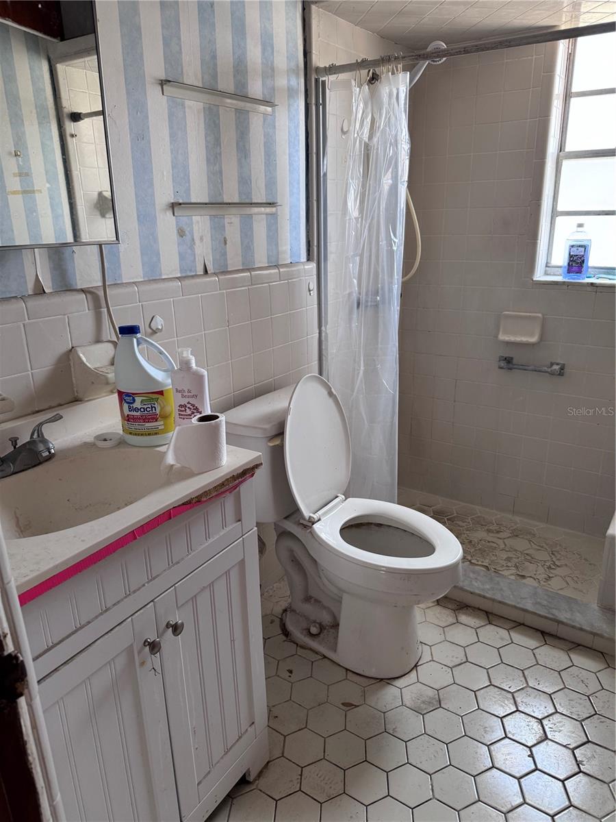 Image 17 of 17 For 128 Center Street