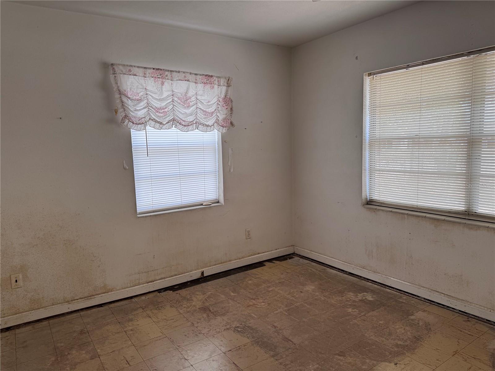 Image 9 of 17 For 128 Center Street