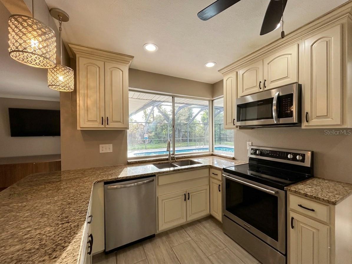 Image 7 of 22 For 116 Holmes Place