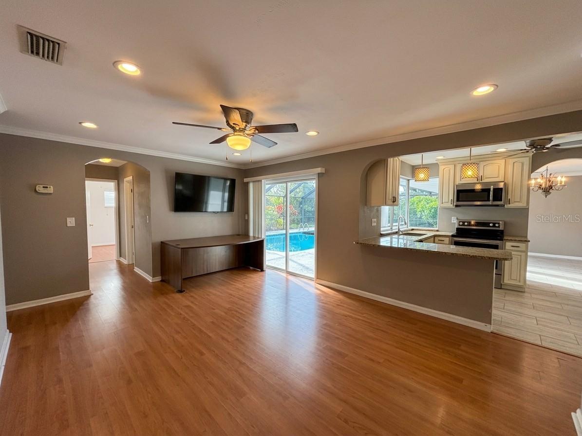 Image 9 of 22 For 116 Holmes Place