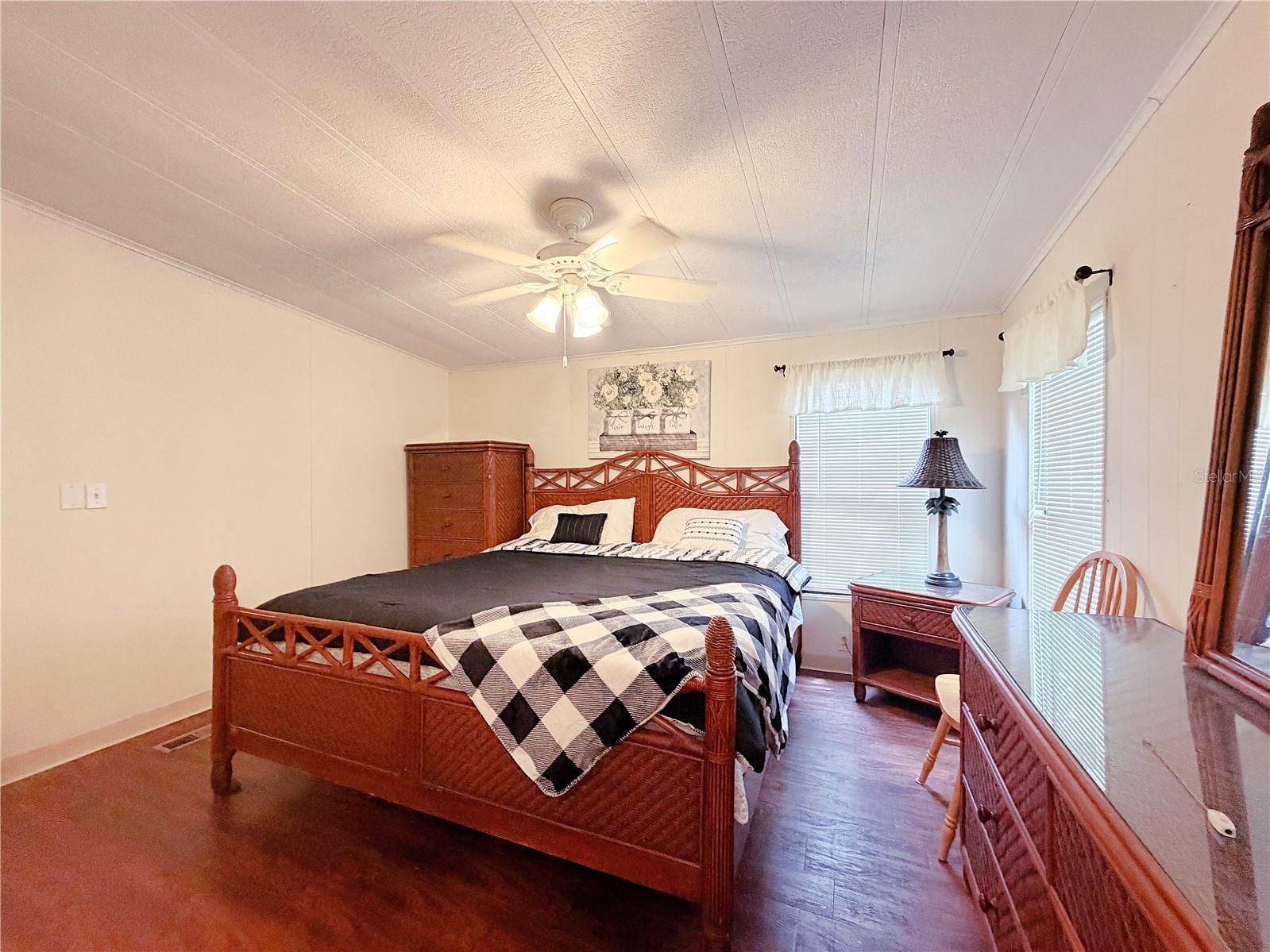 Image 10 of 17 For 7139 Alamanda Boulevard W