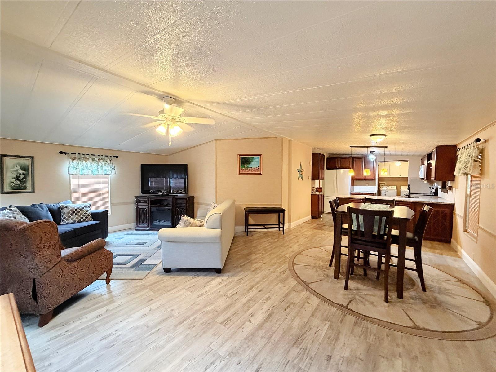 Image 4 of 17 For 7139 Alamanda Boulevard W