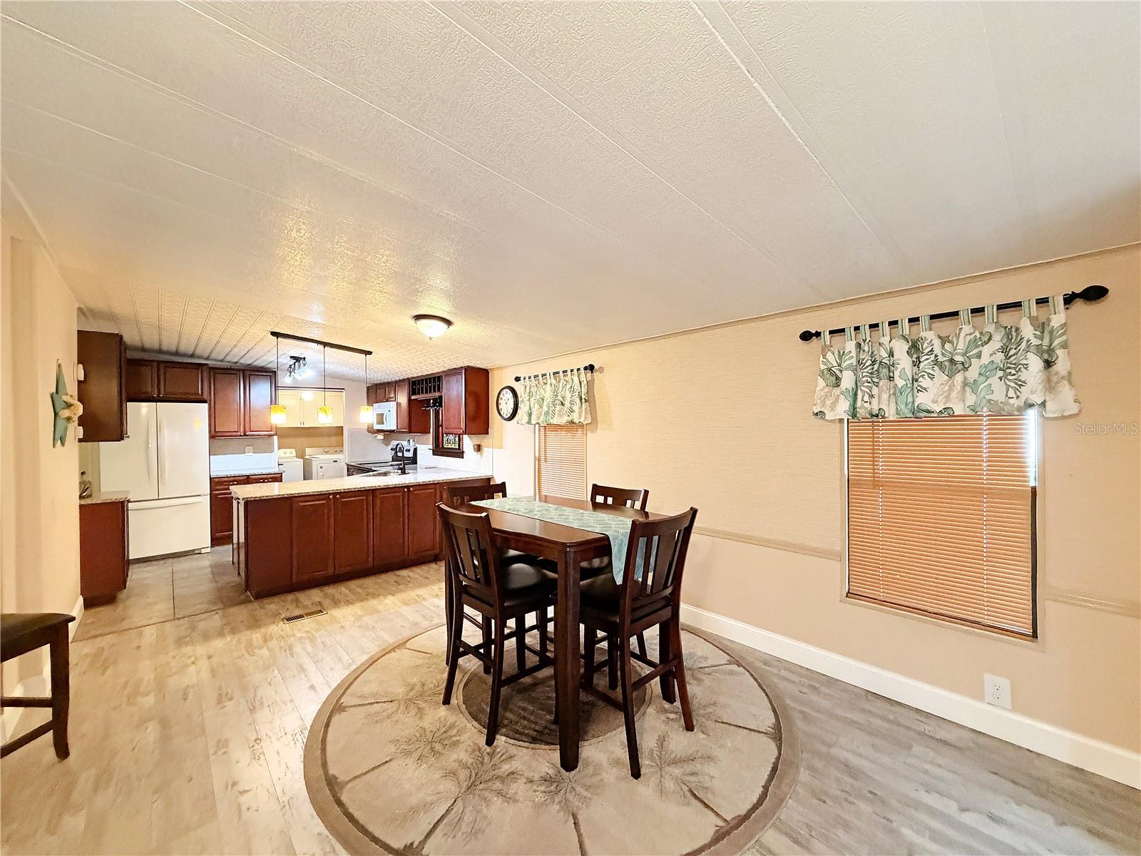 Image 5 of 17 For 7139 Alamanda Boulevard W