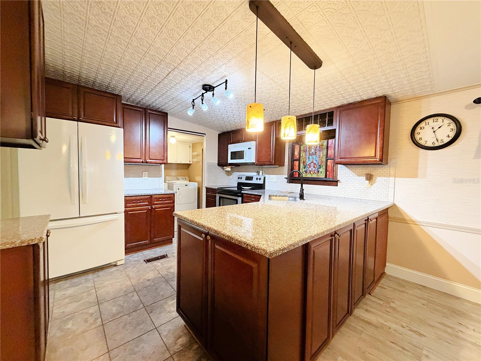 Image 7 of 17 For 7139 Alamanda Boulevard W