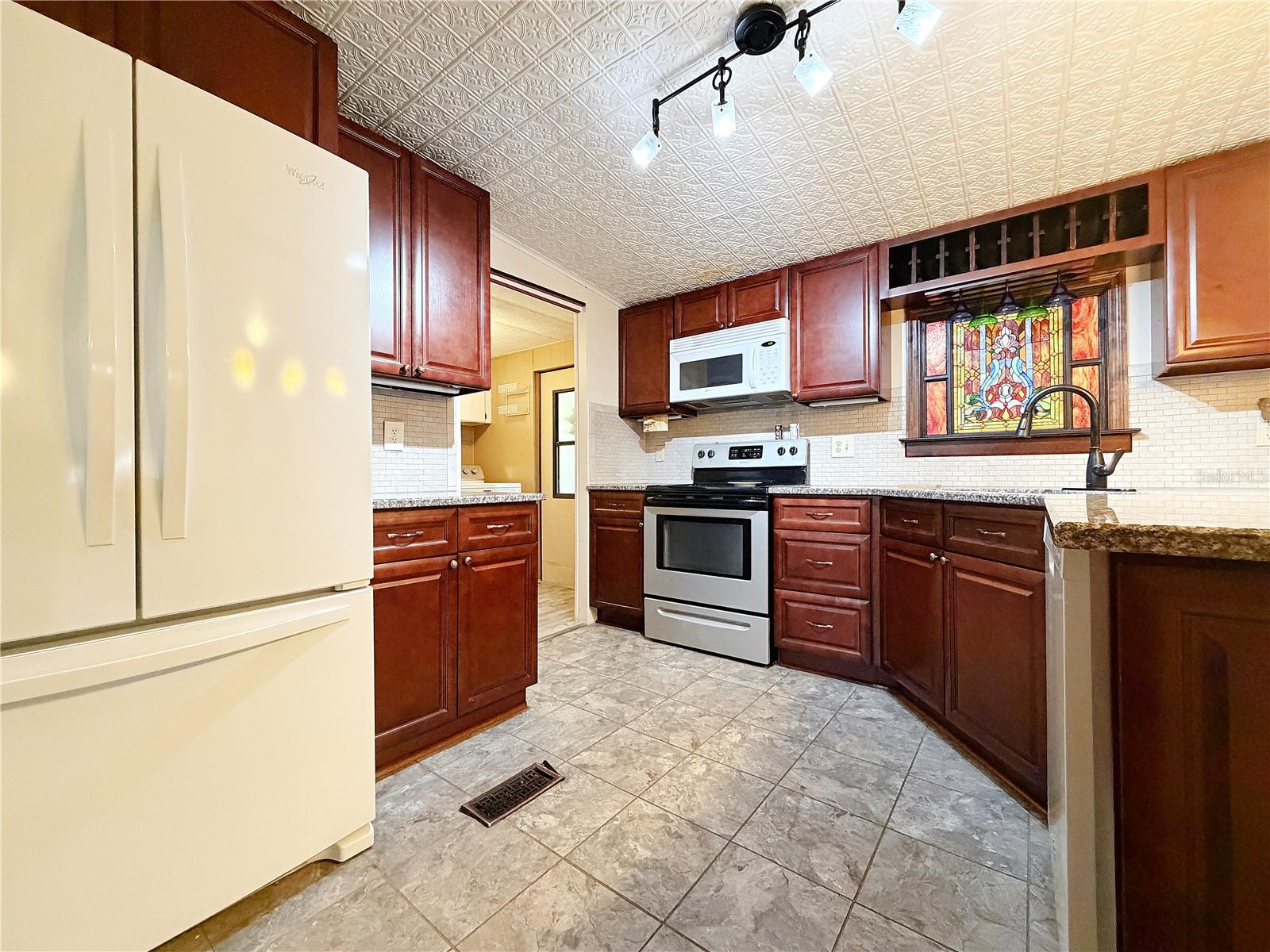 Image 8 of 17 For 7139 Alamanda Boulevard W