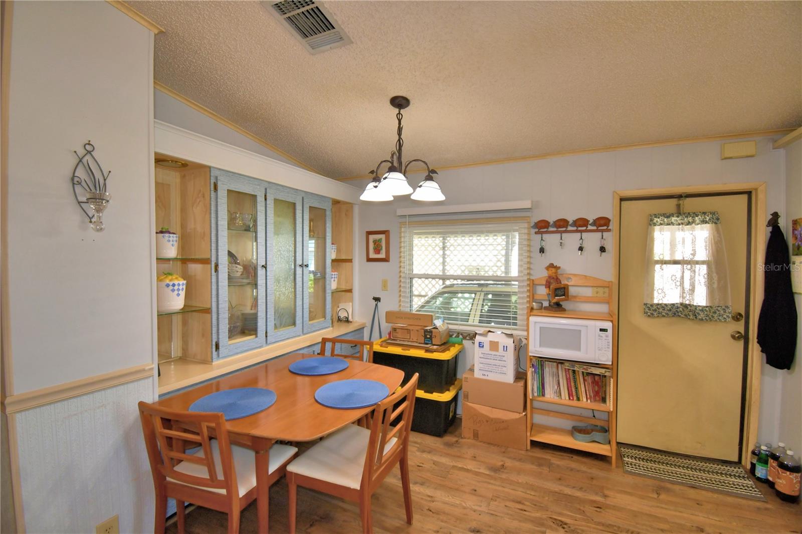 Image 12 of 48 For 447 Village Circle Sw