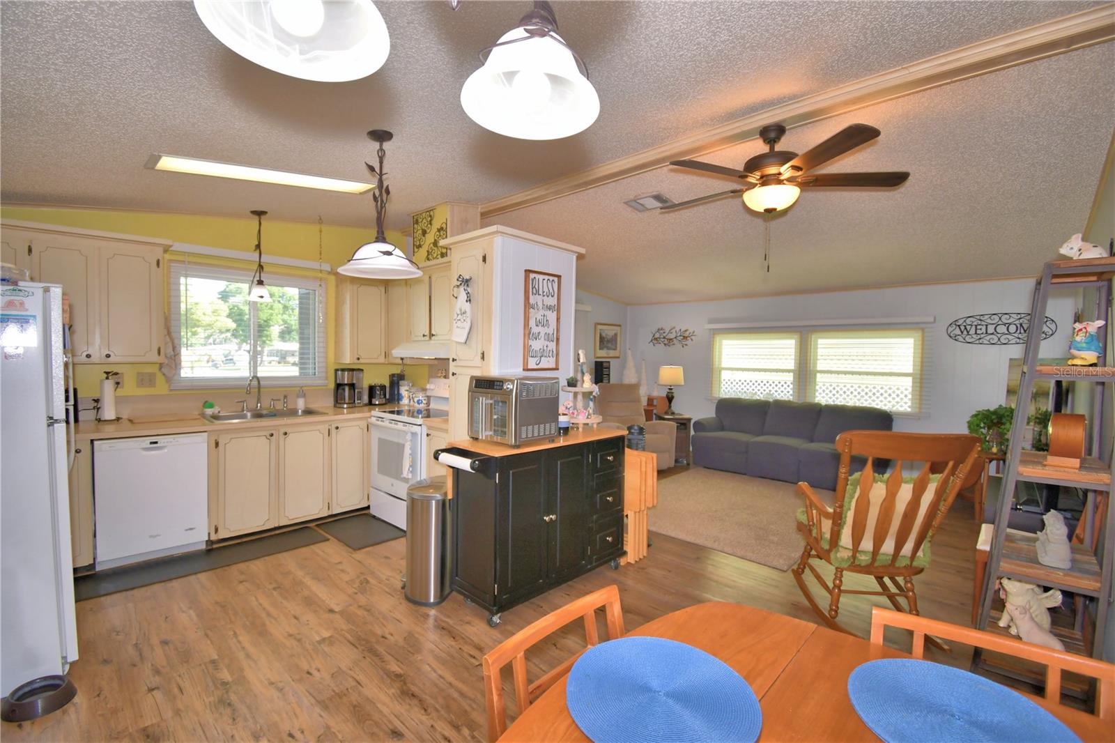 Image 15 of 48 For 447 Village Circle Sw