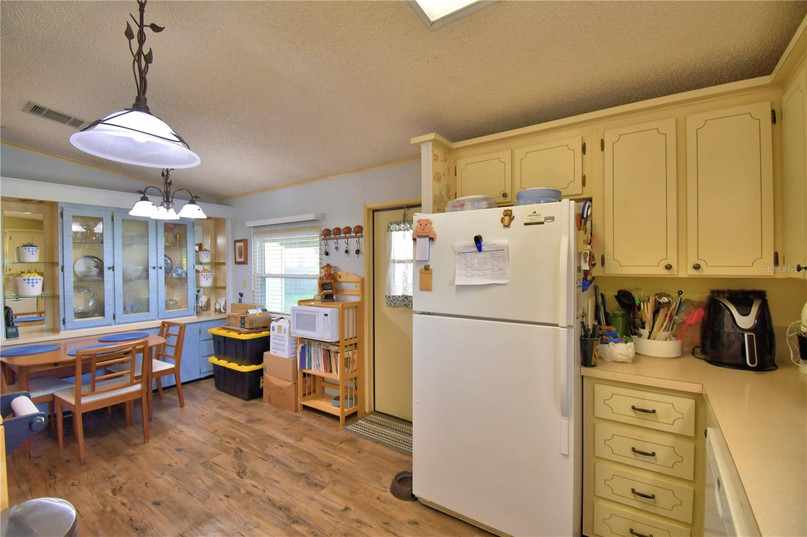 Image 18 of 48 For 447 Village Circle Sw