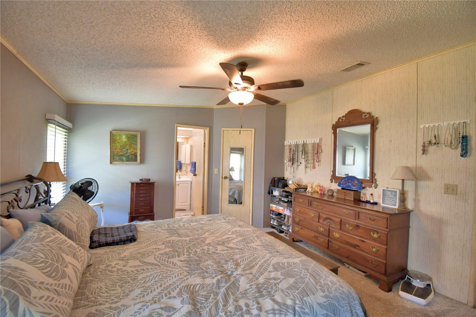 Image 28 of 48 For 447 Village Circle Sw