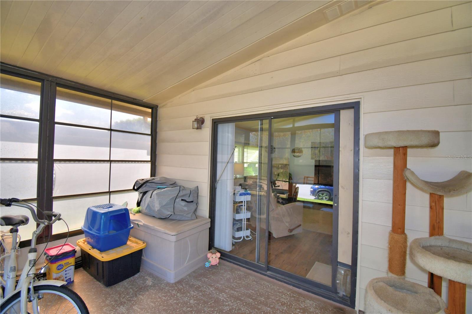 Image 5 of 48 For 447 Village Circle Sw