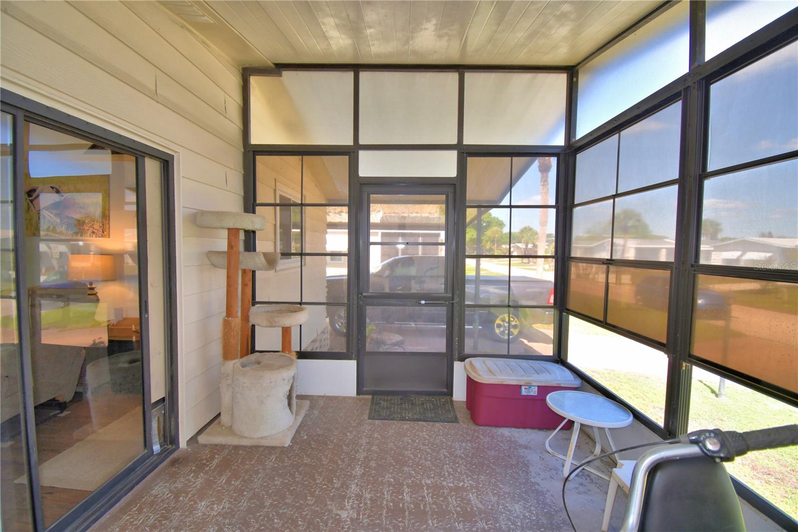 Image 6 of 48 For 447 Village Circle Sw