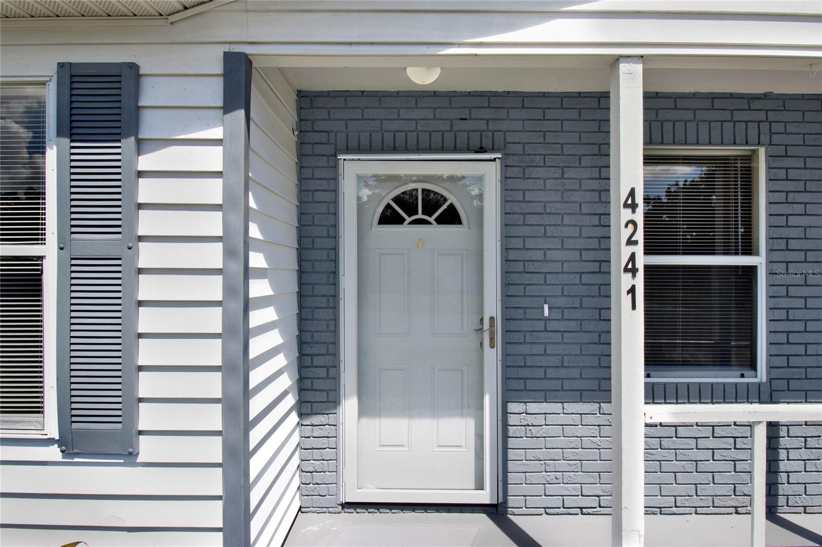 Image 3 of 39 For 4241 Alamanda Boulevard