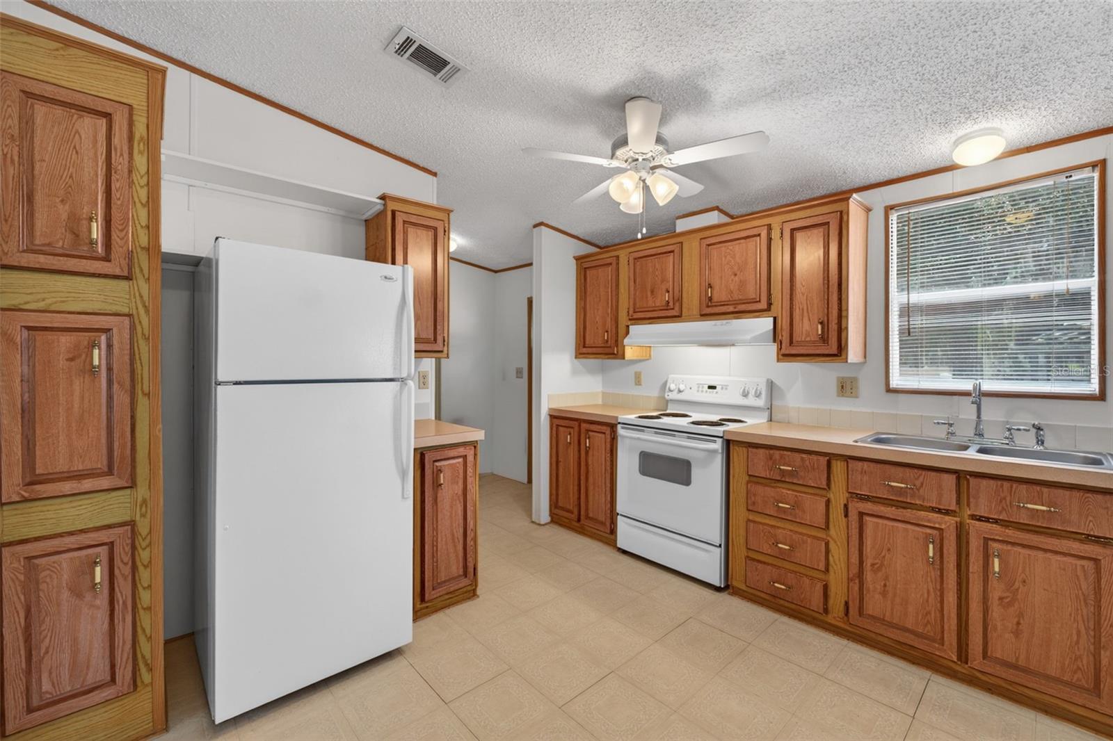 Image 17 of 69 For 5892 Fox Haven Drive