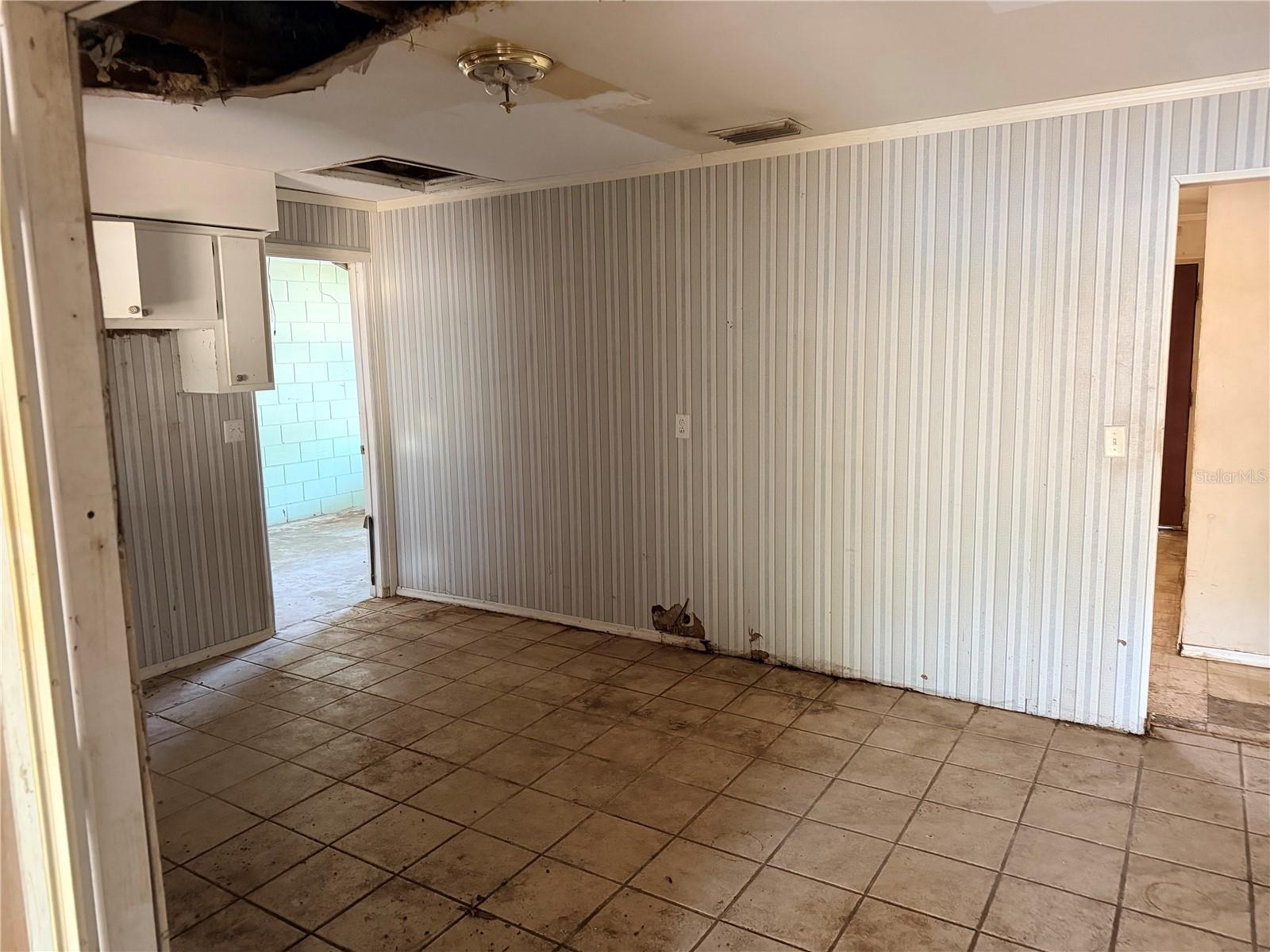 Image 6 of 14 For 708 Glad Road