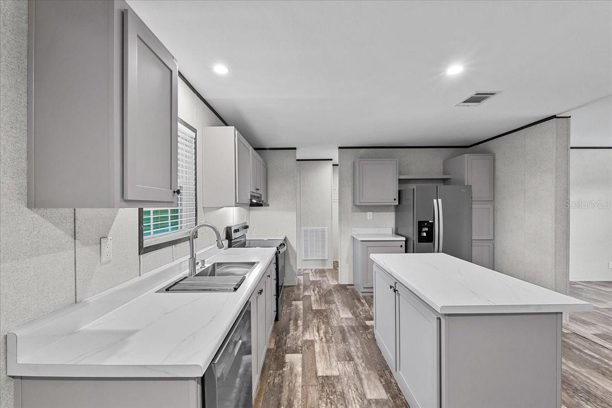 Image 10 of 34 For 11466 8th Place