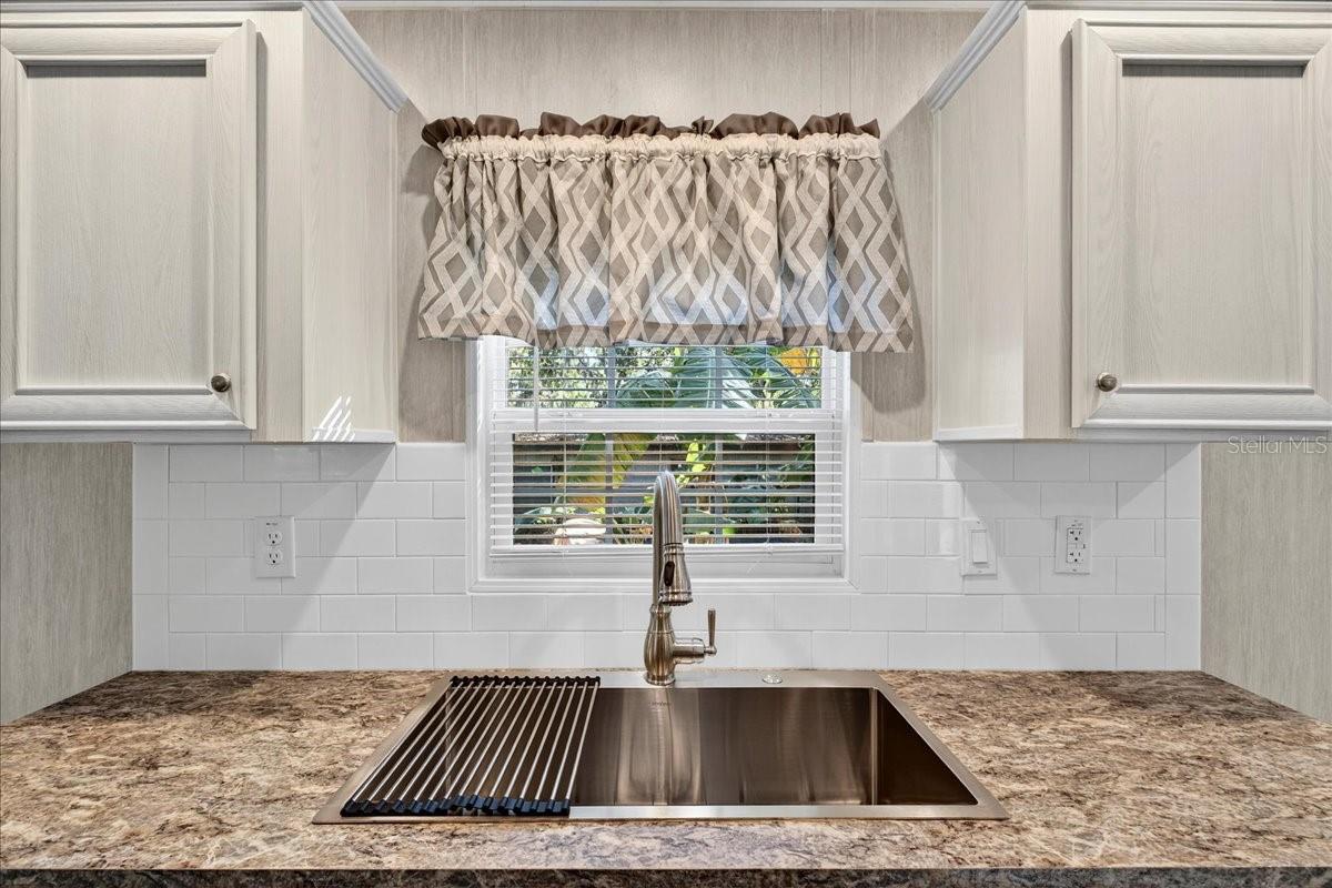 Listing photo id 14 for 9404 Loras Street