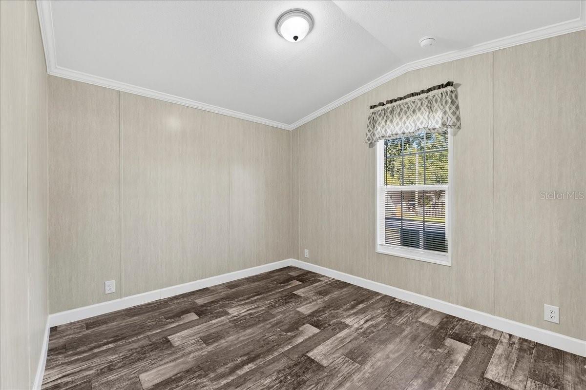 Listing photo id 16 for 9404 Loras Street