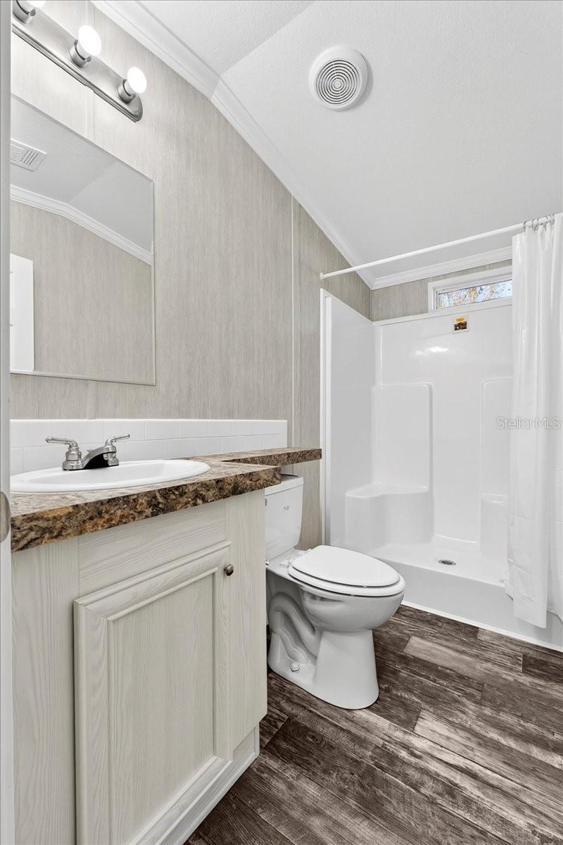 Listing photo id 17 for 9404 Loras Street