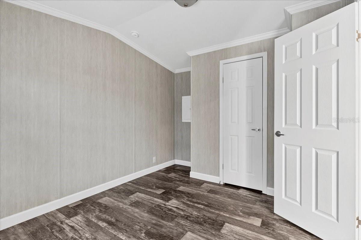 Listing photo id 18 for 9404 Loras Street