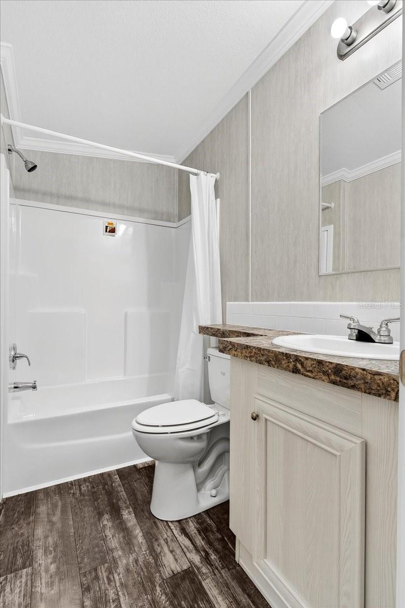 Listing photo id 20 for 9404 Loras Street