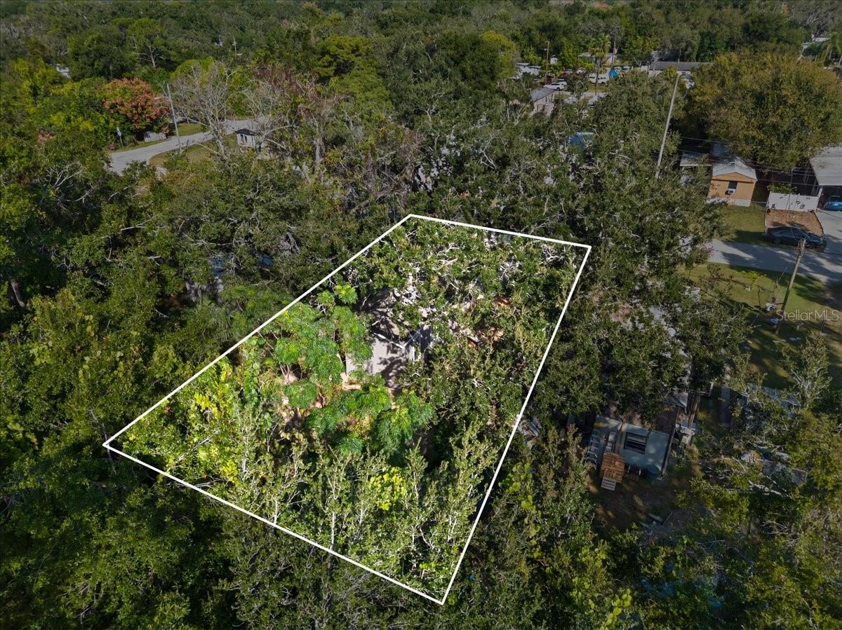 Listing photo id 23 for 9404 Loras Street