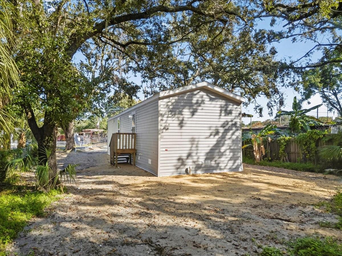 Listing photo id 5 for 9404 Loras Street