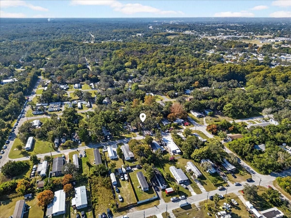 Listing photo id 7 for 9404 Loras Street