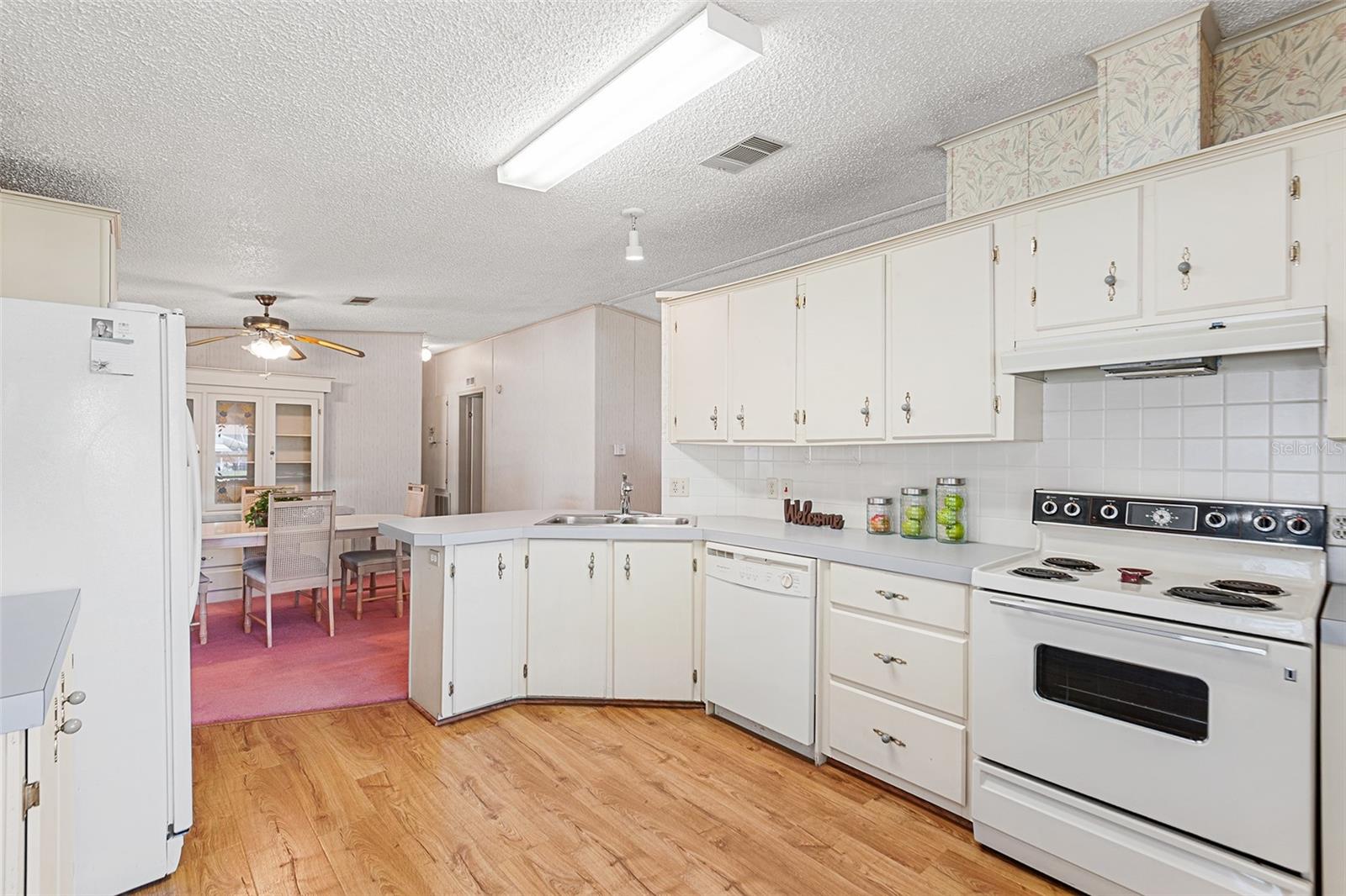 Image 14 of 33 For 6002 Grand Oaks Drive Se