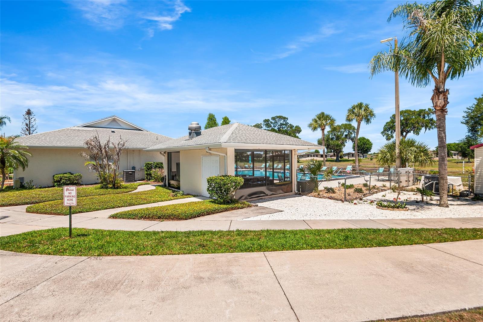 Image 4 of 33 For 6002 Grand Oaks Drive Se