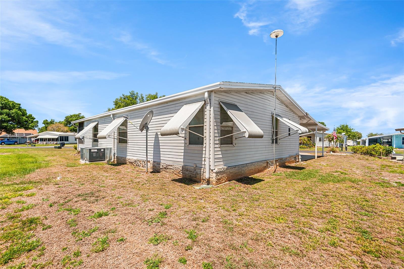 Image 6 of 33 For 6002 Grand Oaks Drive Se