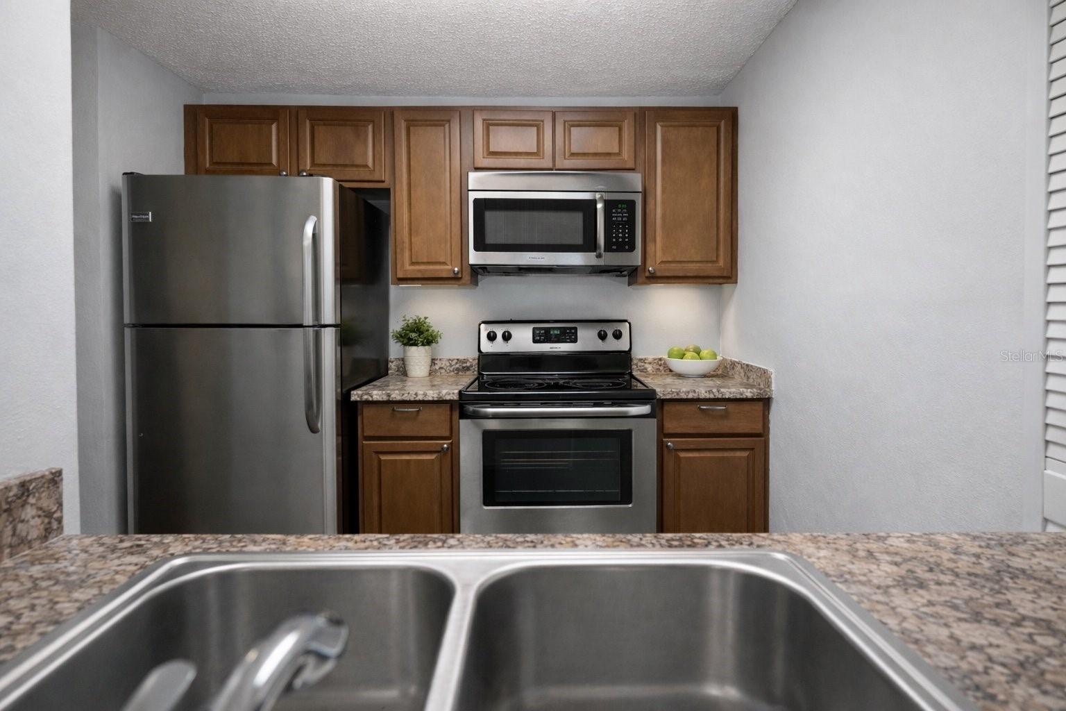 Image 4 of 8 For 141 Fernery Road E6