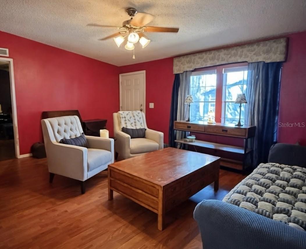 Image 16 of 19 For 4817 Rollinglen Loop W