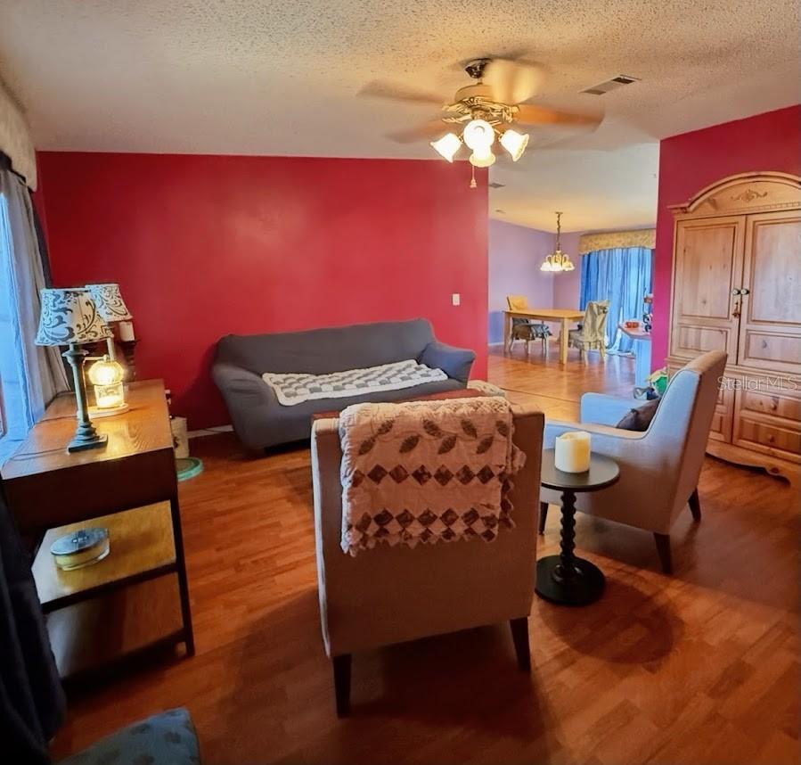 Image 17 of 19 For 4817 Rollinglen Loop W