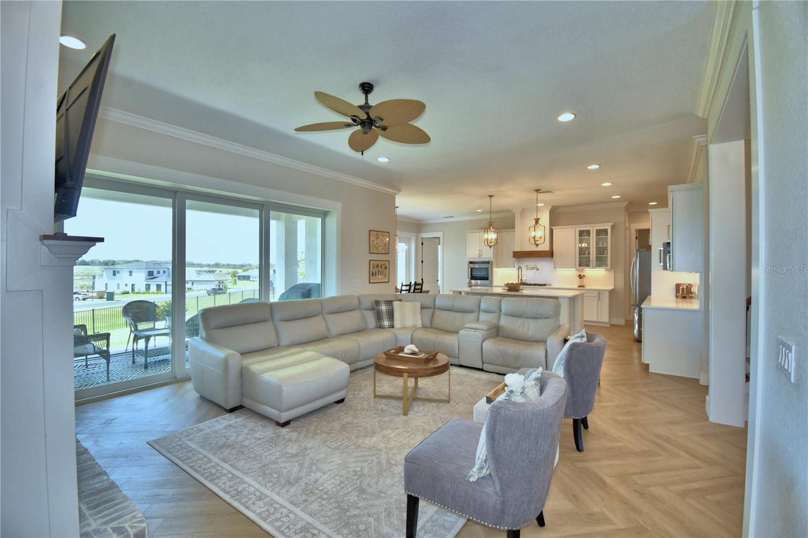 Image 11 of 100 For 203 Spring Azure Drive