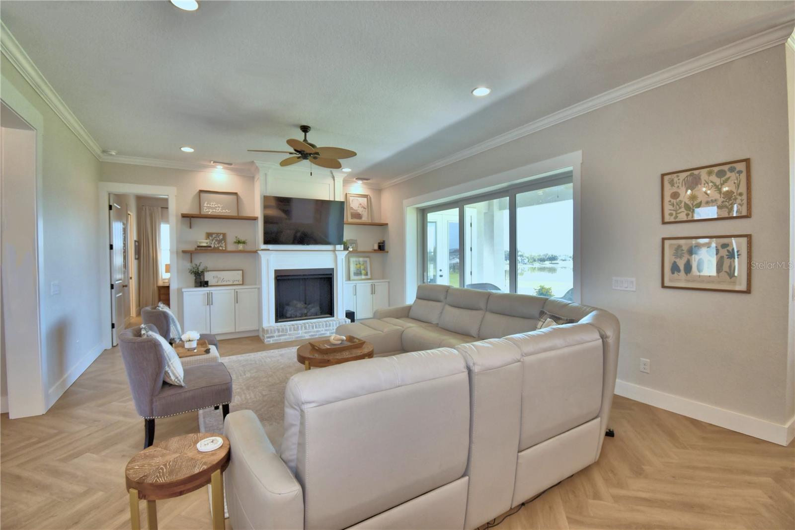 Image 15 of 100 For 203 Spring Azure Drive