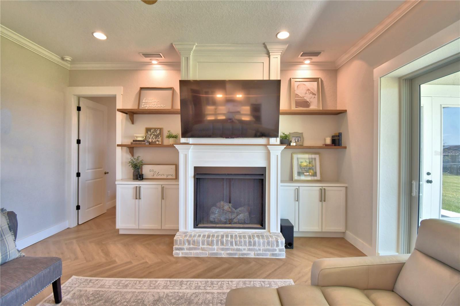 Image 16 of 100 For 203 Spring Azure Drive