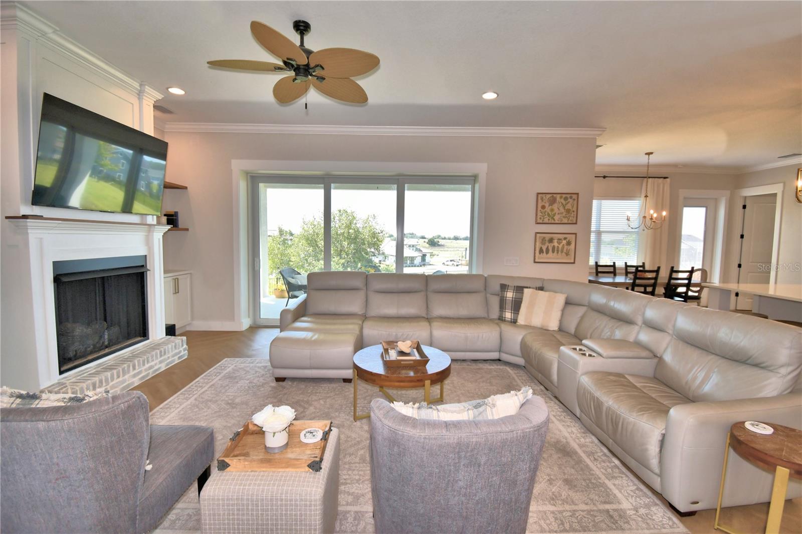 Image 17 of 100 For 203 Spring Azure Drive