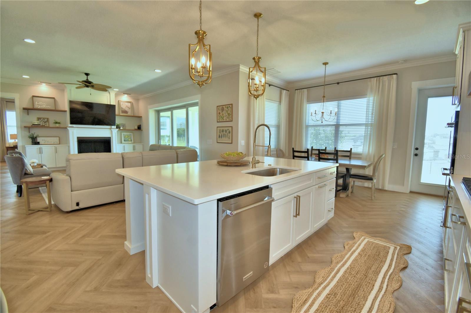 Image 22 of 100 For 203 Spring Azure Drive