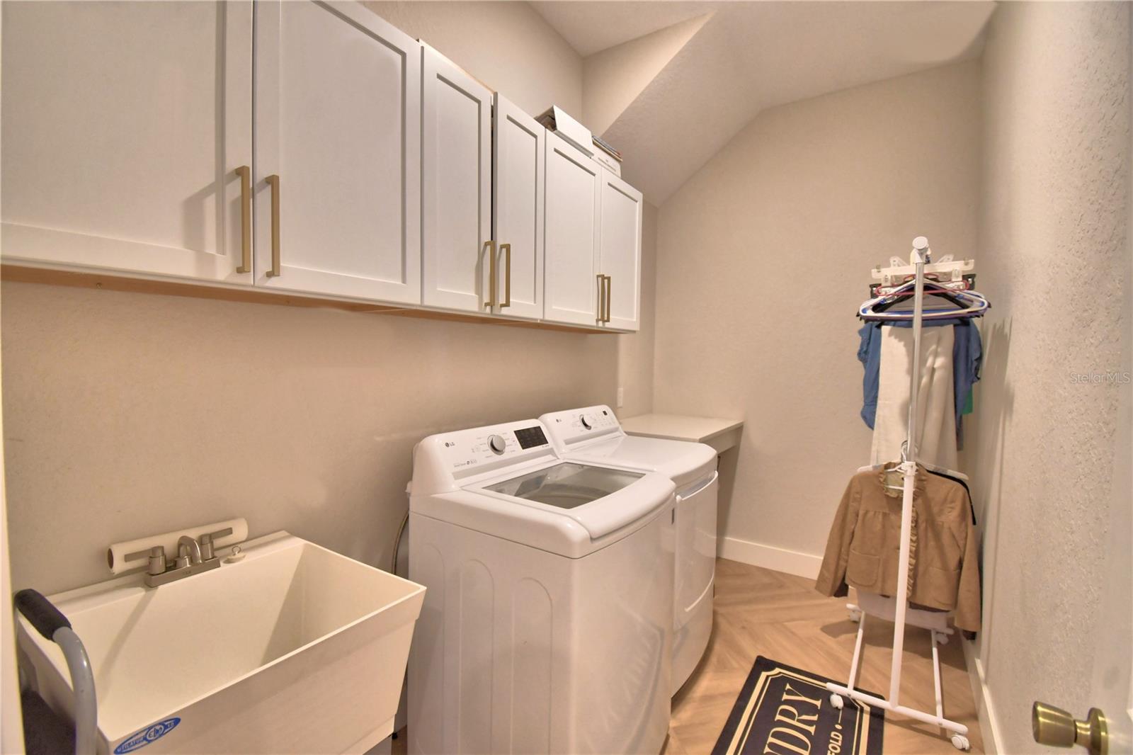 Image 26 of 100 For 203 Spring Azure Drive