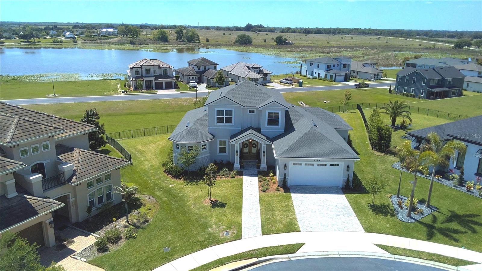 Image 3 of 100 For 203 Spring Azure Drive