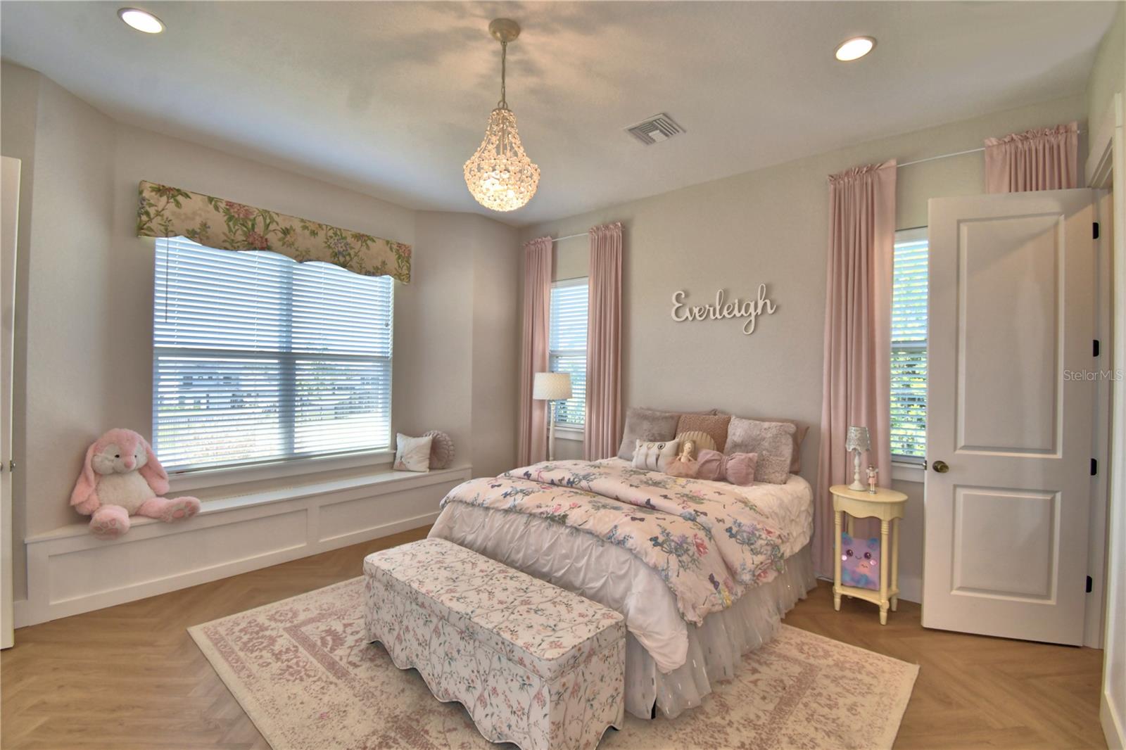 Image 32 of 100 For 203 Spring Azure Drive