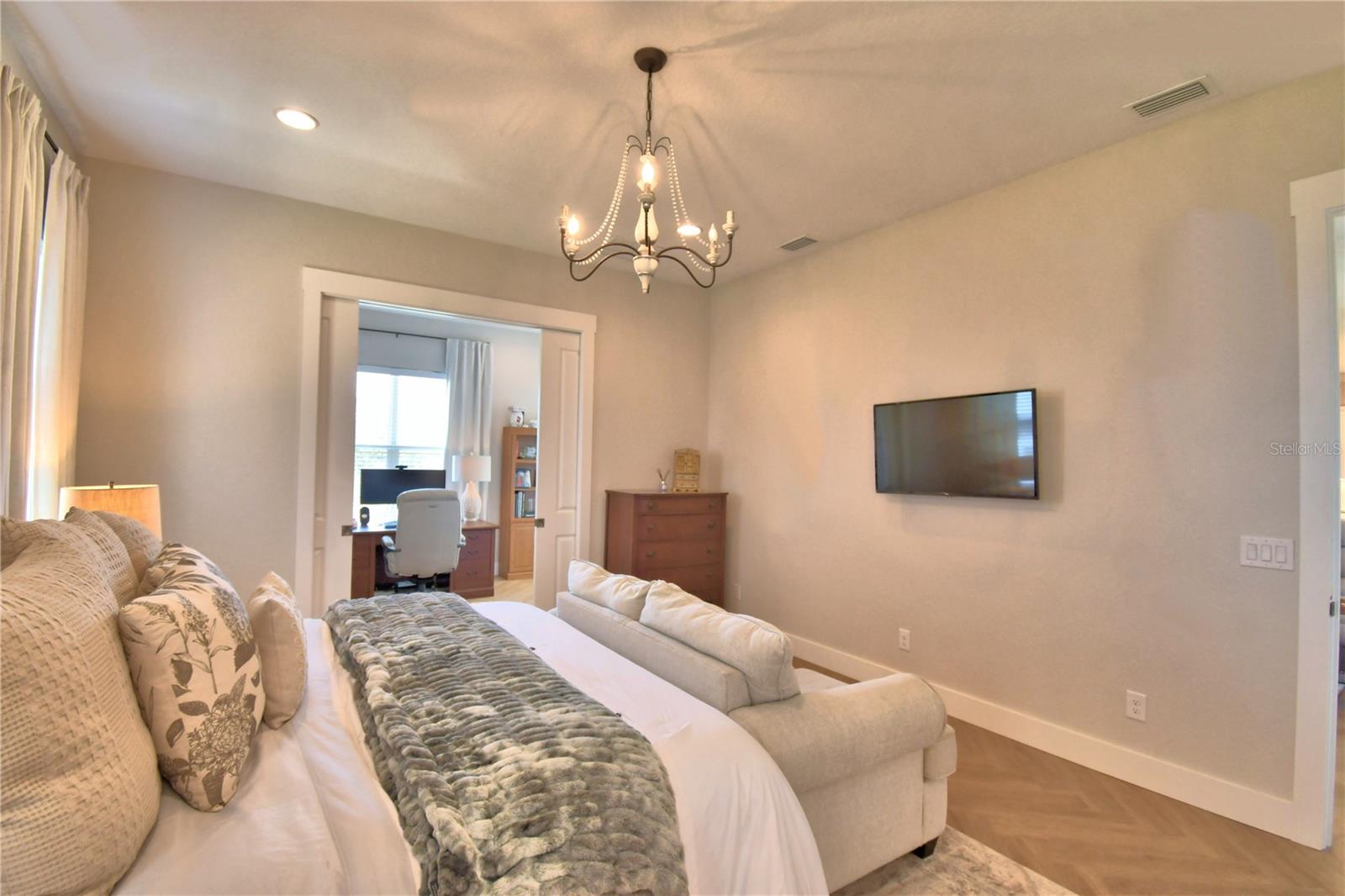 Image 43 of 100 For 203 Spring Azure Drive